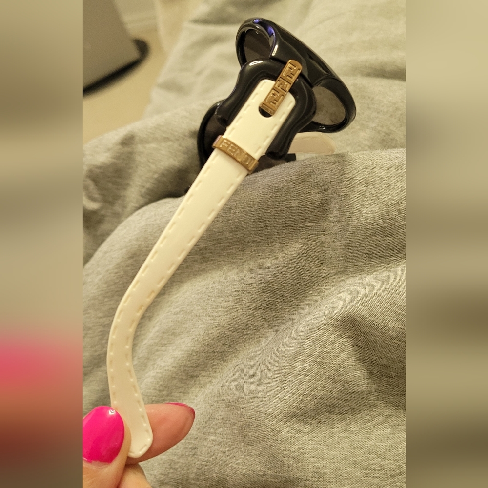 FENDI SUNGLASSES - Picture 8 of 11